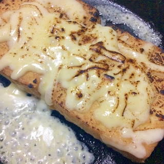 トースター焼き厚揚げチーズ炙り